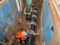 HD 50 Spacers On DN560 HDPE 560Mm OD Into A DN700 Mild Steel Pipe3